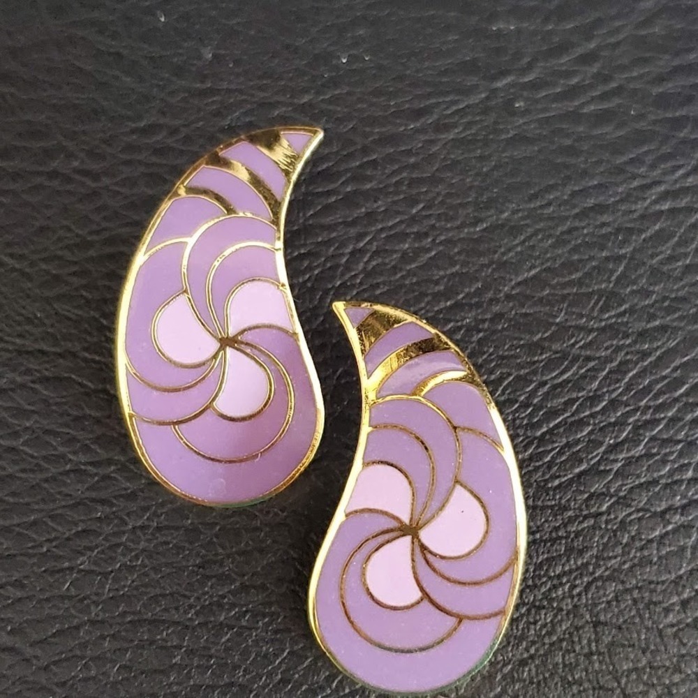 Vintage AANI Cloisonne Earrings‎ Purple Enamel over Gold Tone Base Signed 80's